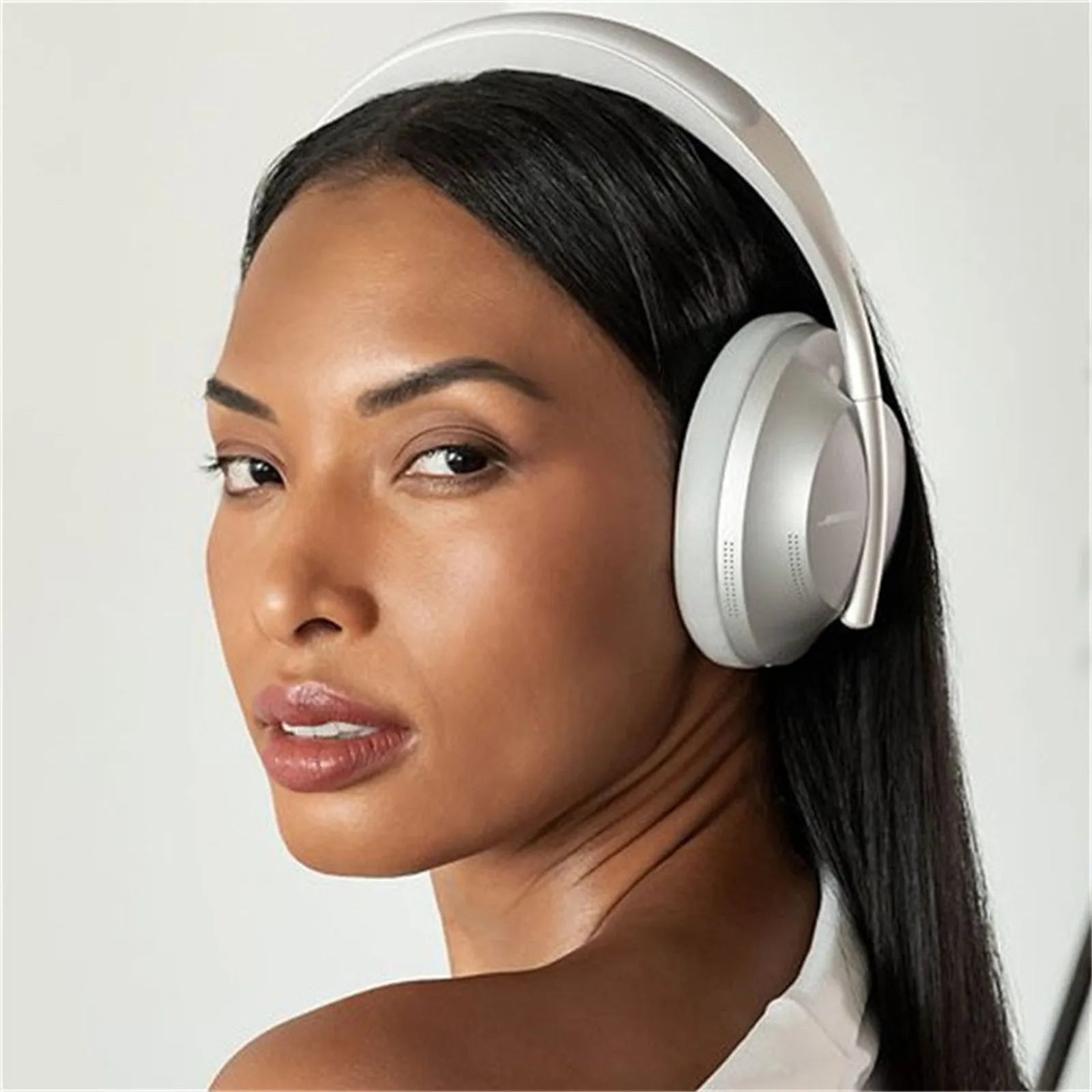 Bose-700 Noise Cancelling Headphones Bluetooth Over-Ear Wireless Headphones Built-In Microphone Clear Calls Alexa Voice Control